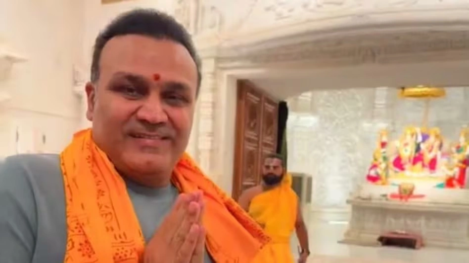 सोशल मीडिया में शेयर की अयोध्या यात्रा की तस्वीरे, रामलला के दरबार में टेका माथा, बजरंगबली का लिया आशीर्वाद