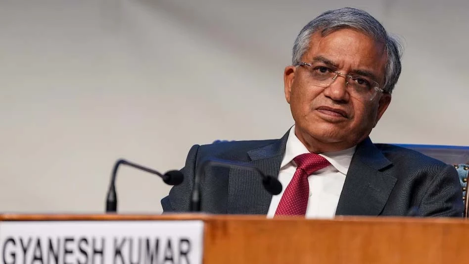 सरकार और आयोग से मांगा जवाब, एसआईआर और फार्म 6 को लेकर गहराया विवाद