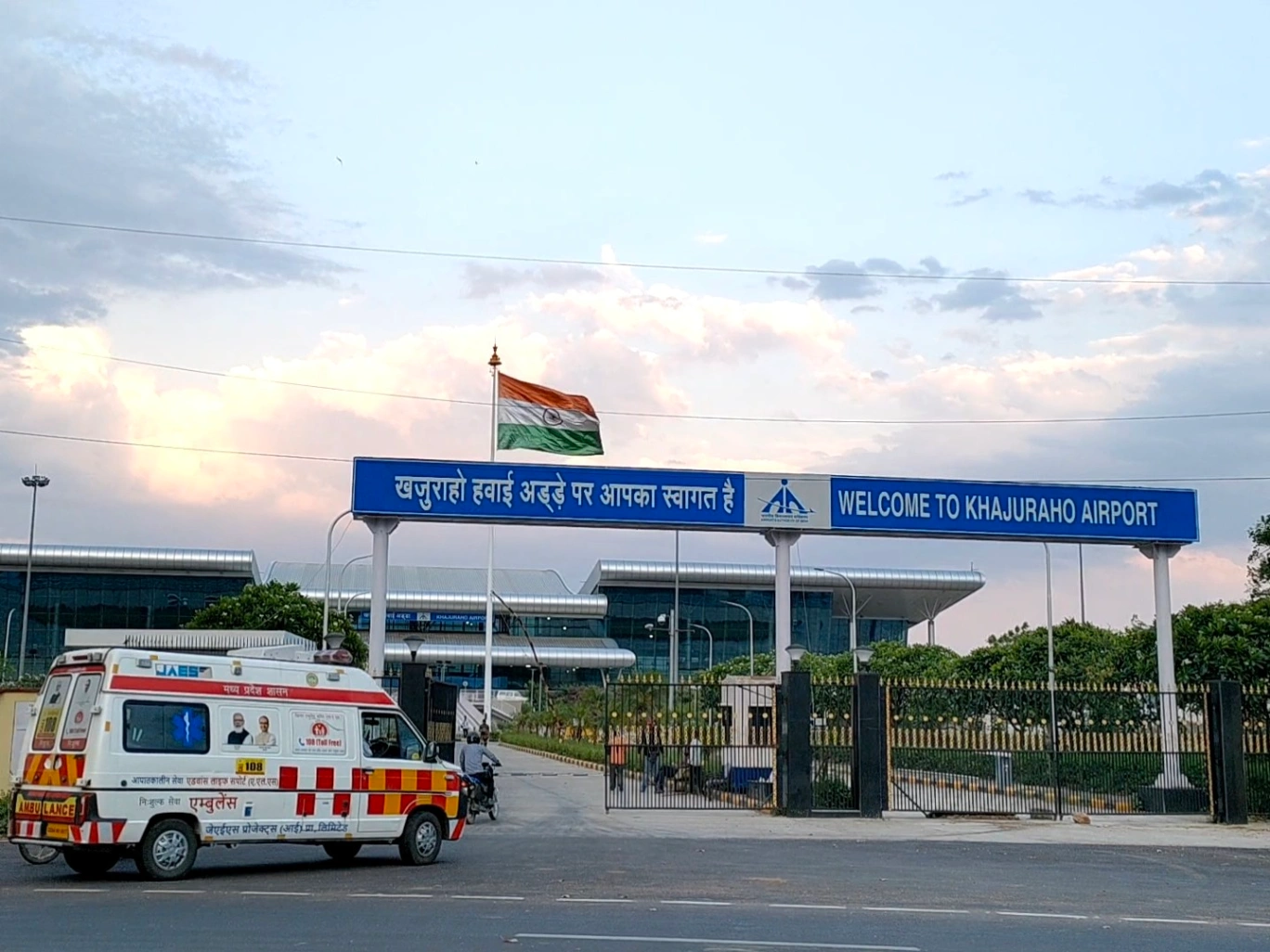 फ्लाइट ZERO, फिर भी 100% संतुष्ट पैसेंजर! खजुराहो एयरपोर्ट का ‘अजब’ CSI सर्वे