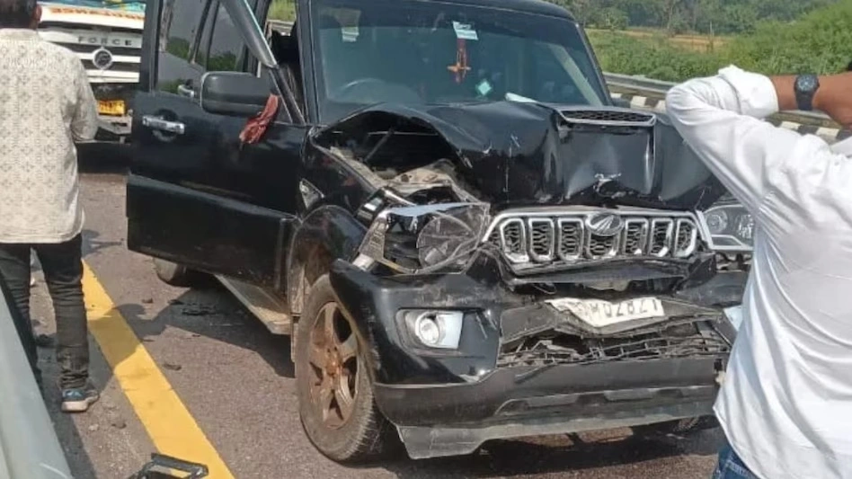 सुल्तानपुर जाते समय पूर्वांचल एक्सप्रेसवे पर टकराई गाड़ियां, रही राहत की बात