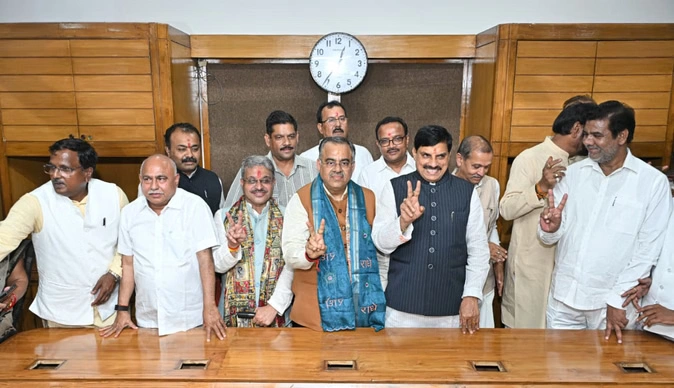 भाजपा उम्मीदवारों ने भरा नामांकन, मौजूद रहे सीएम समेत पार्टी के दिग्गज, राकेश सिंह के बयान से बढ़ेगी कांग्रेस की धड़कनें