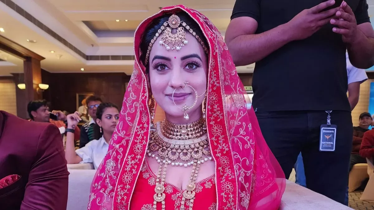 लाल साड़ी, मांग में सिंदूर और गले में मंगलसूत्र… क्या शादीशुदा हैं अक्षरा सिंह? तस्वीरों ने बढ़ाई चर्चा